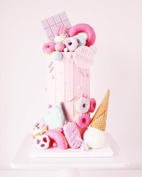 Layer cake thème Mercredi Addams 🙏 - M.macarons.labaule